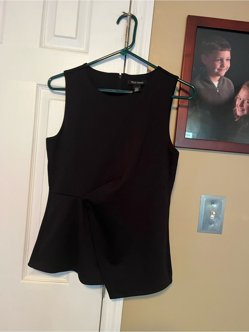 White House, black market, sleeveless black top with Subtle Flare size 4